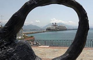 Alanya’ya kruvaziyerle 187 turist geldi
