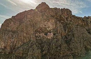 Alicin Manastırı, Sümela Manastırı ile olan benzerliğiyle...