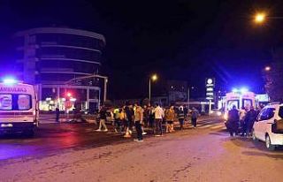 Alkollü otomobil sürücüsü motosiklete çarptı:...