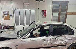 Alkollü sürücü camiye daldı: 1 yaralı