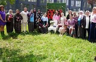 Alzheimer Merkezindeki anneler unutulmadı