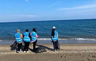 Anamurlu gençler sahil temizliği yaptı