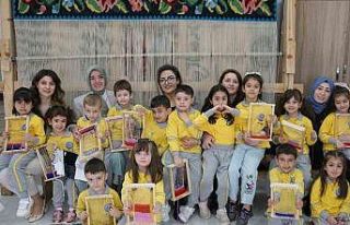 Anaokulu öğrencileri halı tezgahıyla tanıştı
