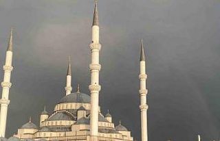 Ankara semaları gökkuşağı ile renklendi