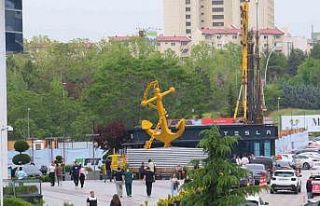 Ankara’da çıkan fırtınada Tesla Bayii’nin...