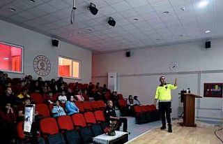 Ankara’da polisten öğrencilere trafik eğitimi