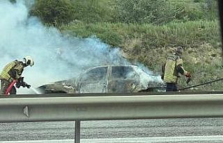 Ankara’da seyir halindeki araçta yangın