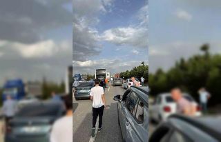 Ankara’da seyir halindeki tır devrildi: 1 yaralı