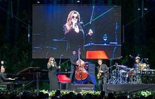 Anne olmaya hazırlanan Melody Gardot Antalyalı müzikseverlerle...