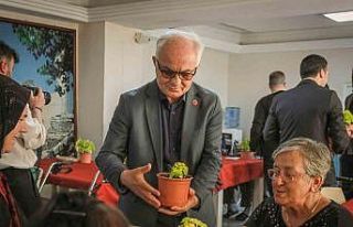 Anneler Günü’nde huzurevi sakinlerine sürpriz...