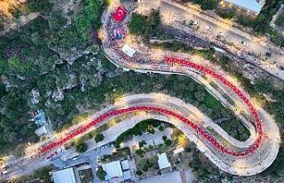 Antalya’da 400 metrelik dev Türk bayrağı ile...