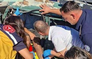 Araçta sıkışan vatandaşı itfaiye ekipleri kurtardı
