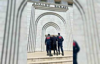 Aranan şahıs jandarmadan kaçamadı