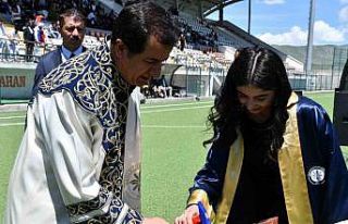 Ardahan Üniversitesinde mezuniyet coşkusu