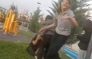 Arkadaşını öldüresiye darbeden kız çocukları...