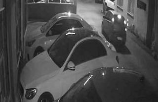 Arkadaşları eve bırakmayınca otomobil çaldı