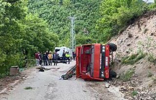 Artvin’de iş makinesi kaza yaptı: 1 ölü, 2 yaralı