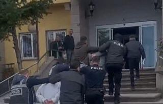 Artvin’in Hopa ilçesinde marketi kurşunlayan 3...