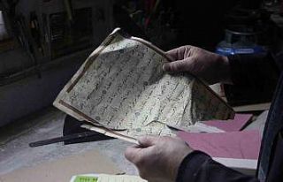 Aşınmış kitaplara 45 yıldır hayat veriyor