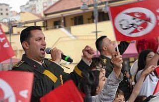 Askeri bandonun, Sefo’nun "Bilmem mi"...