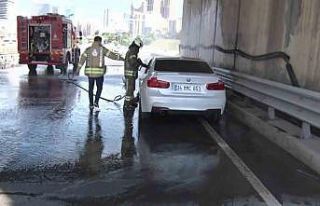 Ataşehir’de lüks otomobil  alev alev yandı