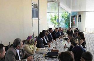 Azerbaycan’da ziyaretlerde bulunan Çameli protokolü...