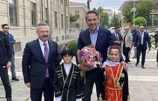 Bakan Bayraktar, Eskişehir Valiliği’ni ziyaret...