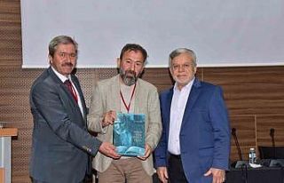 Balıkesir Uluslararası İlahiyat sempozyumuna ev...