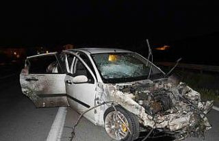 Bariyerlere çarpan araçtan fırladı: Kimliği belirsiz...