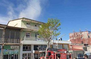 Başkale’de mühürlü otelin çatısında yangın...