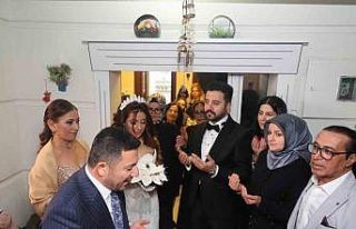 Başkan Arı, makam şoförünün gelin aracını...