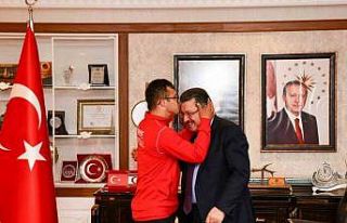 Başkan Genç’ten down sendromlu milli sporculara...