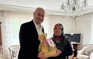 Başkan Yılmaz, şehit annesinin anneler gününü...