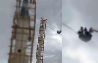 Başkent’te fırtına etkili oluyor: Bir minareye...