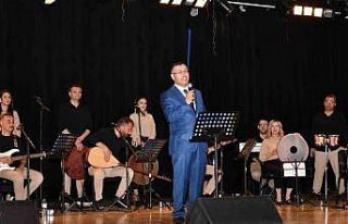 Başsavcı Korkmaz türkü söyledi, büyük alkış...