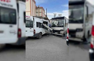 Batman’da minibüs ile midibüs çarpıştı: 7...