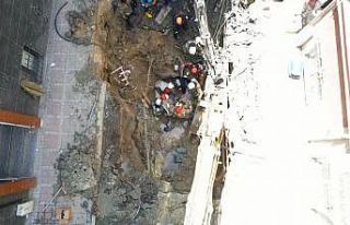 Bayrampaşa’da kanalizasyon çalışmasında göçük:...