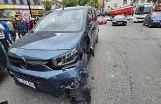 Beton mikseri ile hafif ticari araç çarpıştı