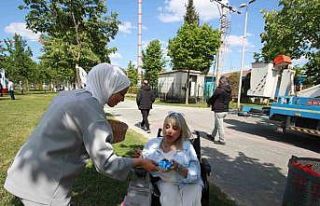 Beyaz Kalpler öğrencilerinden örnek davranış