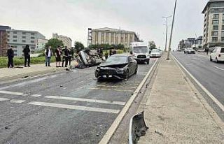 Beylikdüzü’nde kontrolden çıkan araç ters şeride...