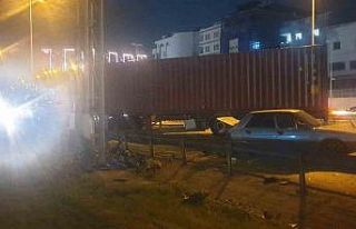 Beylikdüzü’nde kontrolden çıkan tır ortalığı...