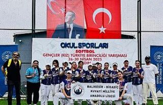 Bigadiç’li kızlar Softbol’da Türkiye şampiyonu