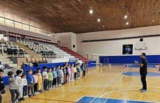 Bilecik anaokulu minikleri voleybol ile tanıştı
