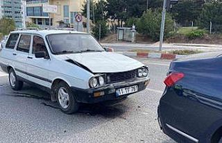 Bilecik’te iki otomobil çarpıştı: 1 yaralı