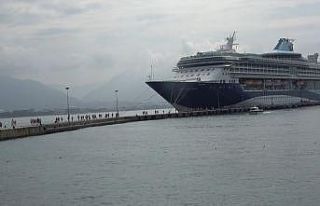 Bin 795 yolcu ve 729 mürettebatı bulunan kruvaziyer...