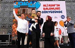 Binlerce balon minik Ali Asaf için gökyüzüne bırakıldı