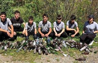 Bir avuç genç, bir dağ çöp