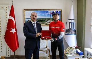 Bisikleti ile 106 yıl sonra aynı güzergahtan Türk...