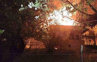 Bolu’da yatsı namazına giden adamın evi alev...