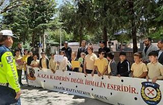 Bozkır’da ilkokul öğrencilerine trafik eğitimi